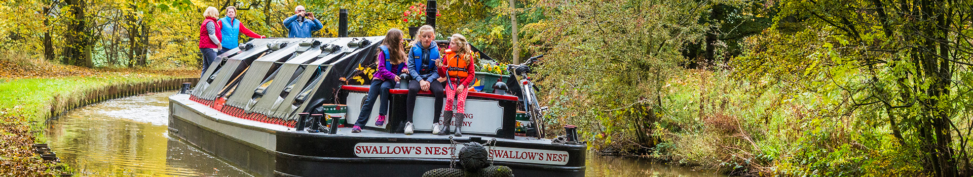 Canal boat (Swallow's Nest)